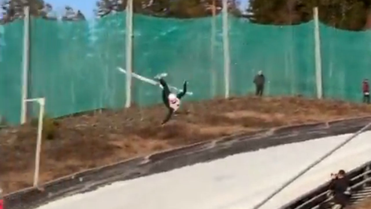 Andrea Campregher doživel grd padec na letalnici v Vikersundu pred jutrišnjo tekmo v smučarskih poletih