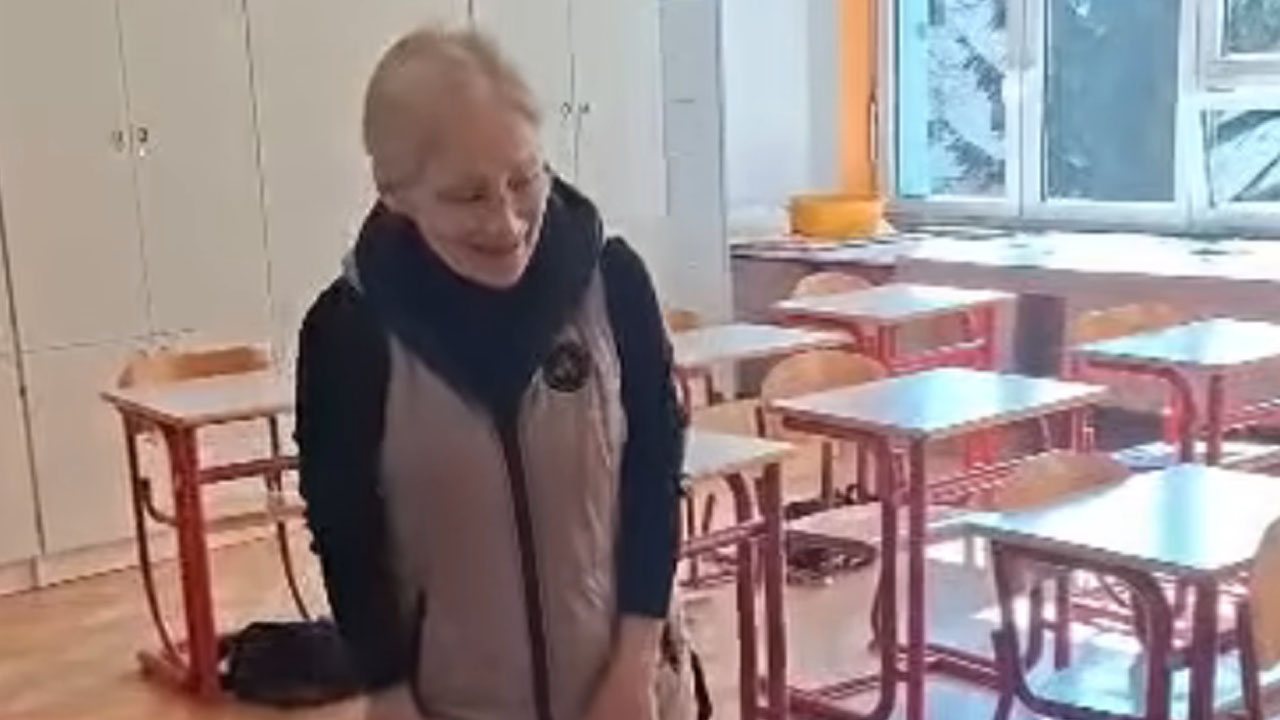 Učenci presenetili učiteljico za rojstni dan, ganljiv trenutek navdušil Slovenijo