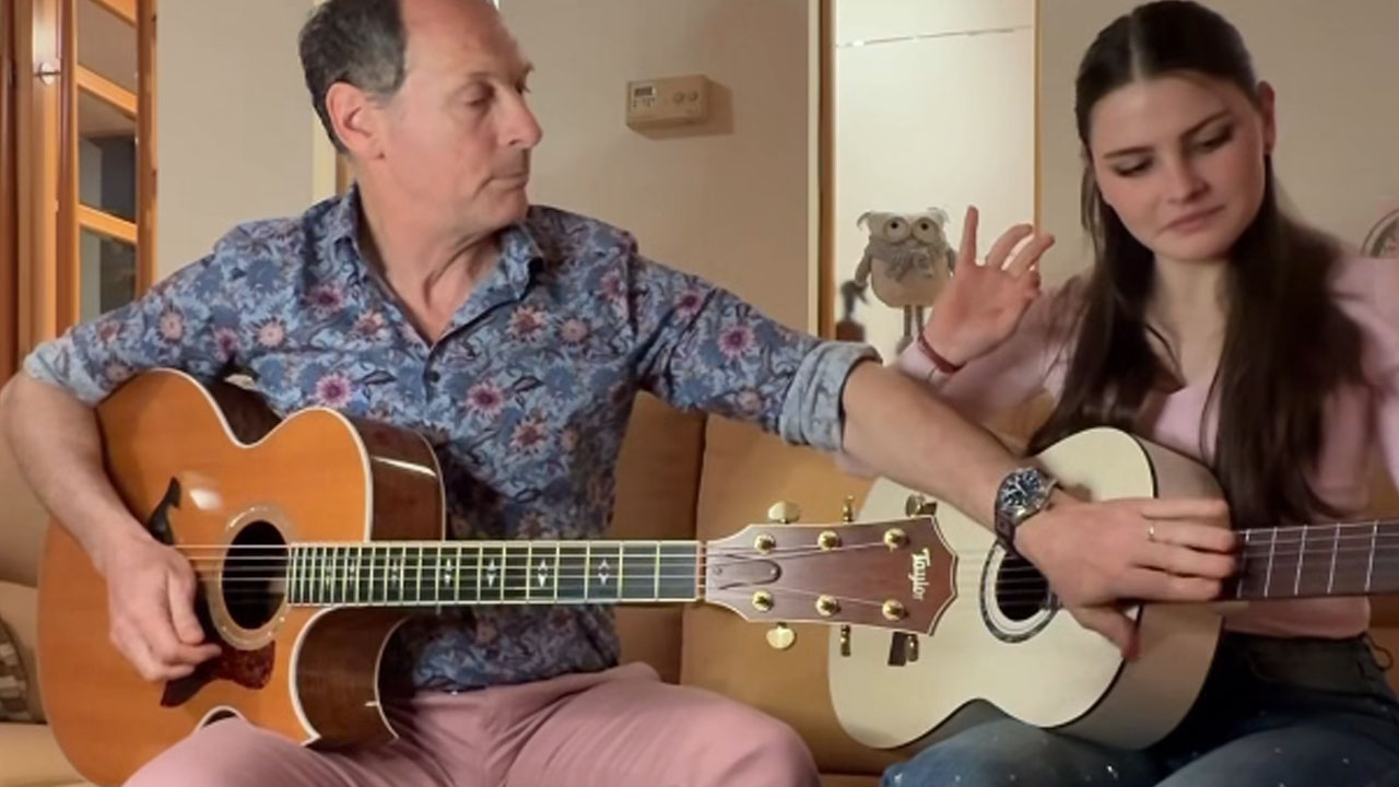 Jože Potrebuješ in hčerka Eva Potrebuješ skupaj igrata legendarno Sestavljeno polko