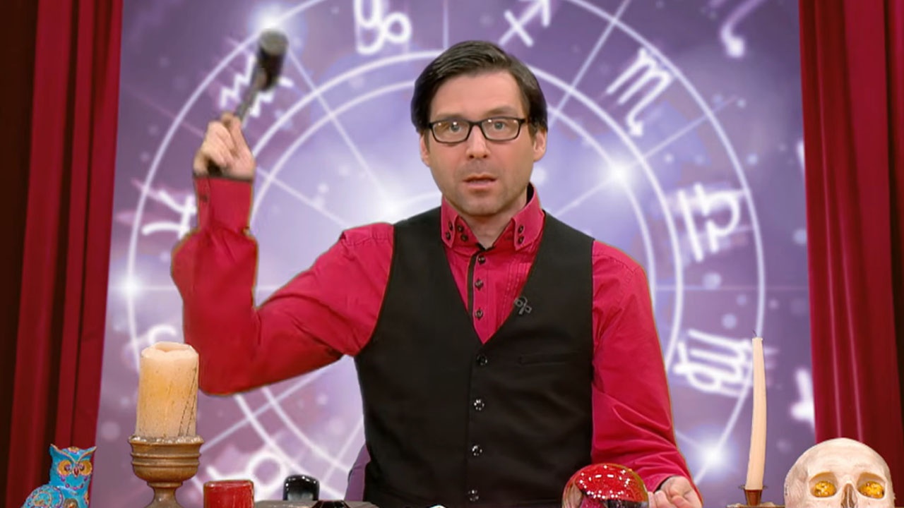 Tilen Artač kot vedeževalec Vlaž v oddaji Kaj dogaja med parodijo na Blaža Kneza