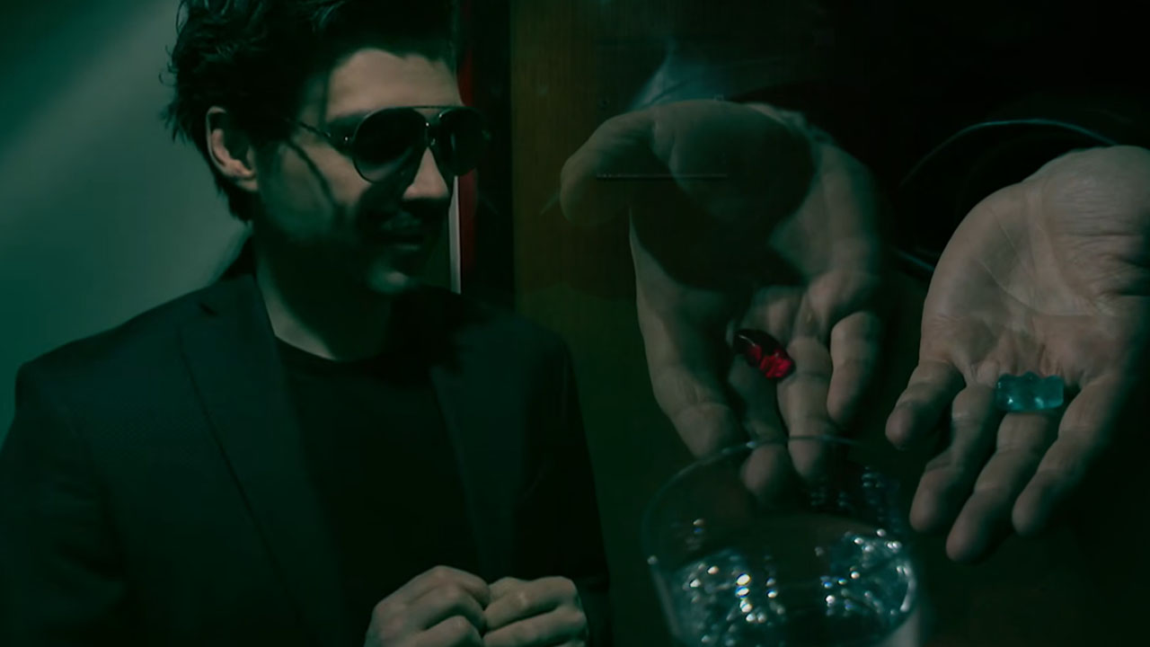 Tilen Artač kot Luka Mesec v parodiji oddaje Kaj dogaja na film Matrica