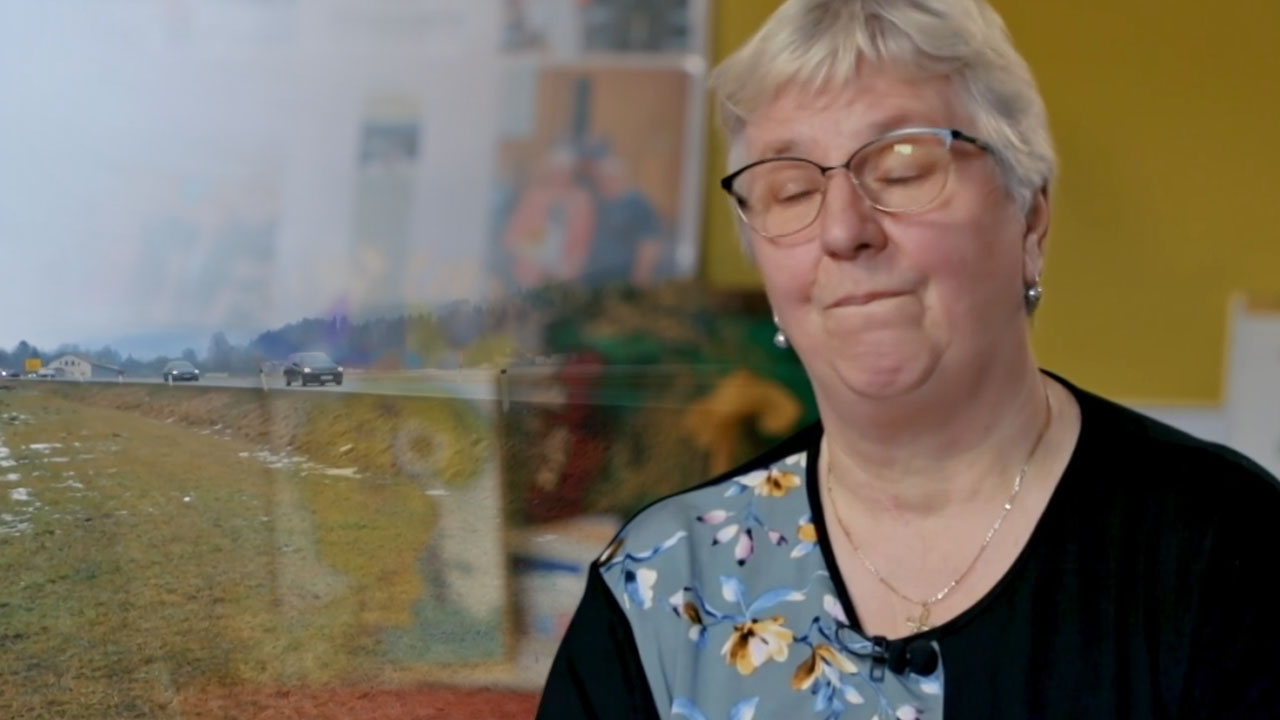 Prostovoljka društva Hospic med ganljivo izpovedjo v oddaji Delovna akcija