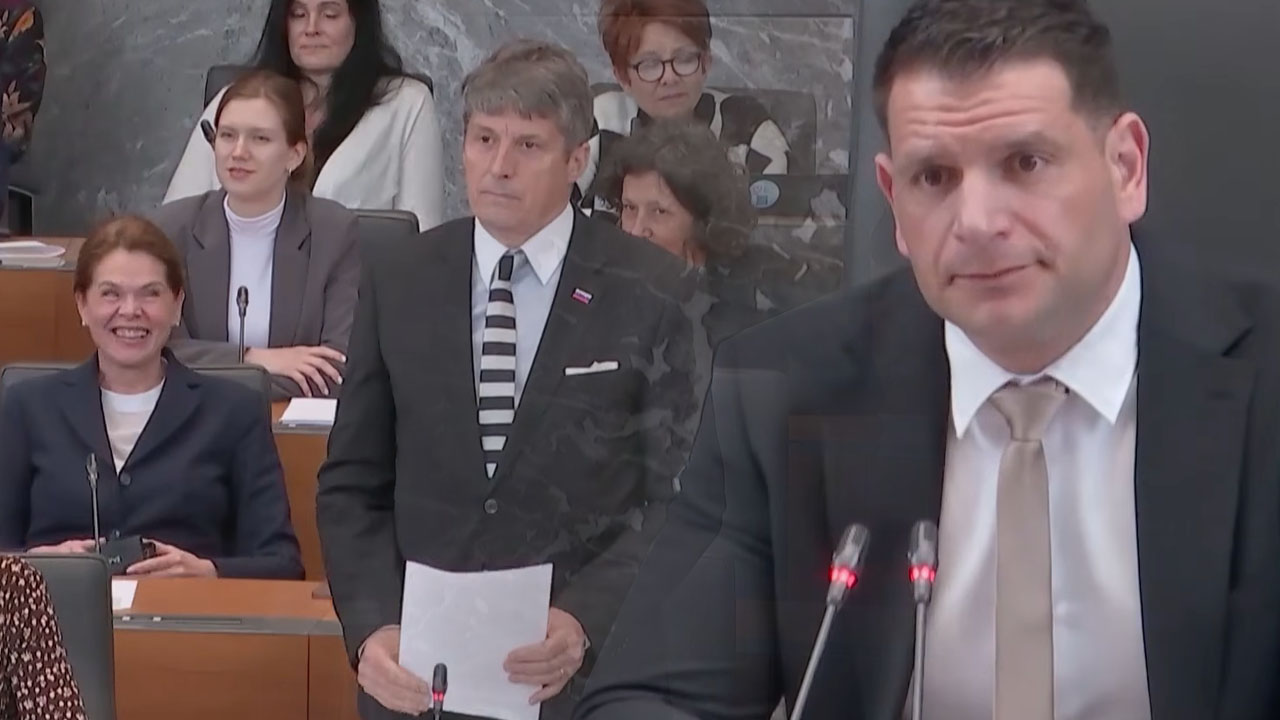 Zoran Stevanović in Borut Sajovic med vročo razpravo v dvorani Državnega zbora