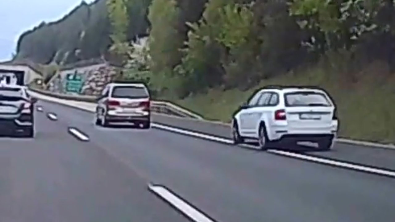 Armaturna kamera posnela nevarno prehitevanje osebnega vozila po odstavnem pasu na ljubljanski obvoznici