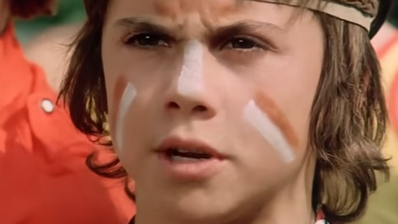 Mitja Tavčar kot karizmatični Črni Blisk v nepozabni indijanski opravi iz filma Sreča na vrvici