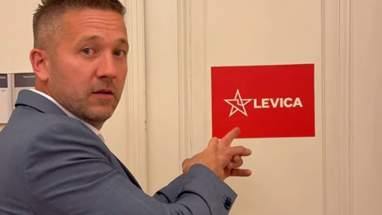 Aleksander Reberšek med govorom o razmerju med gospodarstvom, sindikati in Levico