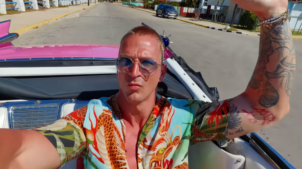 Igor Mikič v videospotu za svojo novo pesem Moje življenje
