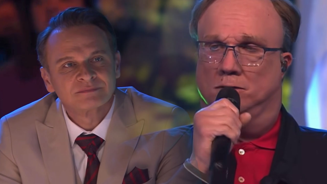 David Amaro kot Halid Bešlić v čustvenem nastopu med petjem pesmi Romanija