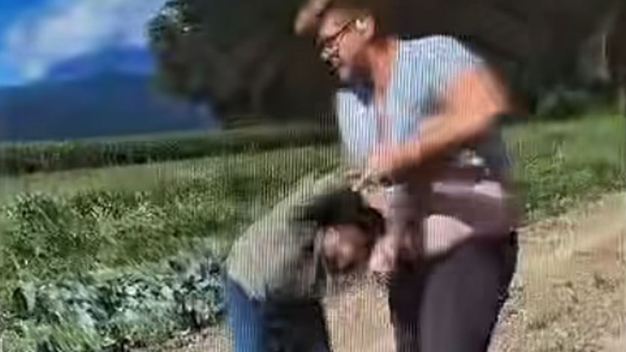 Posnetek incidenta na kmetiji Bobnar, pri katerem sta se v fizični obračun zapletla delovodja in eden od delavcev