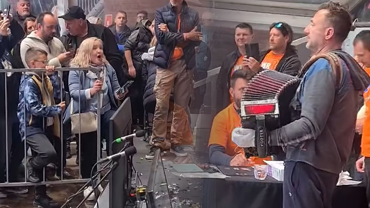 Danijela Zeme Pečnik med rekordnim dosežkom Roberta Goterja ob igranju harmonike navdušila z glasom