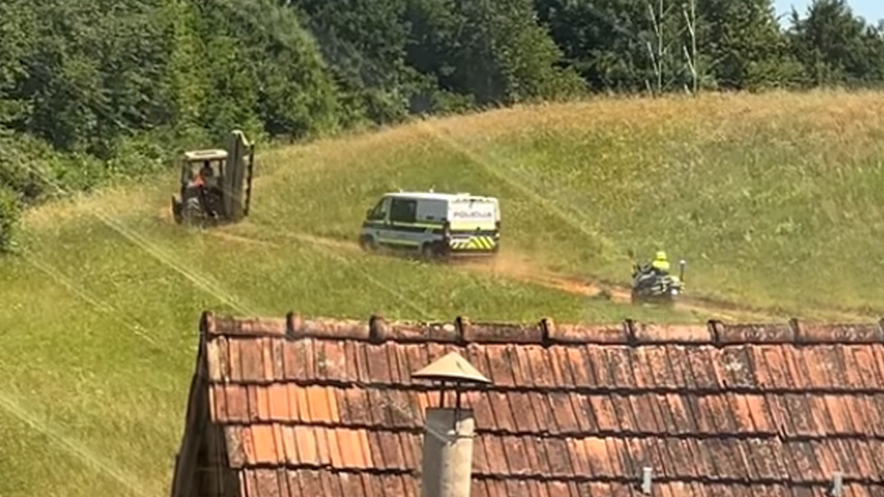 Na traktorju bežal pred Slovensko policijo, za njim marica in policist na motorju