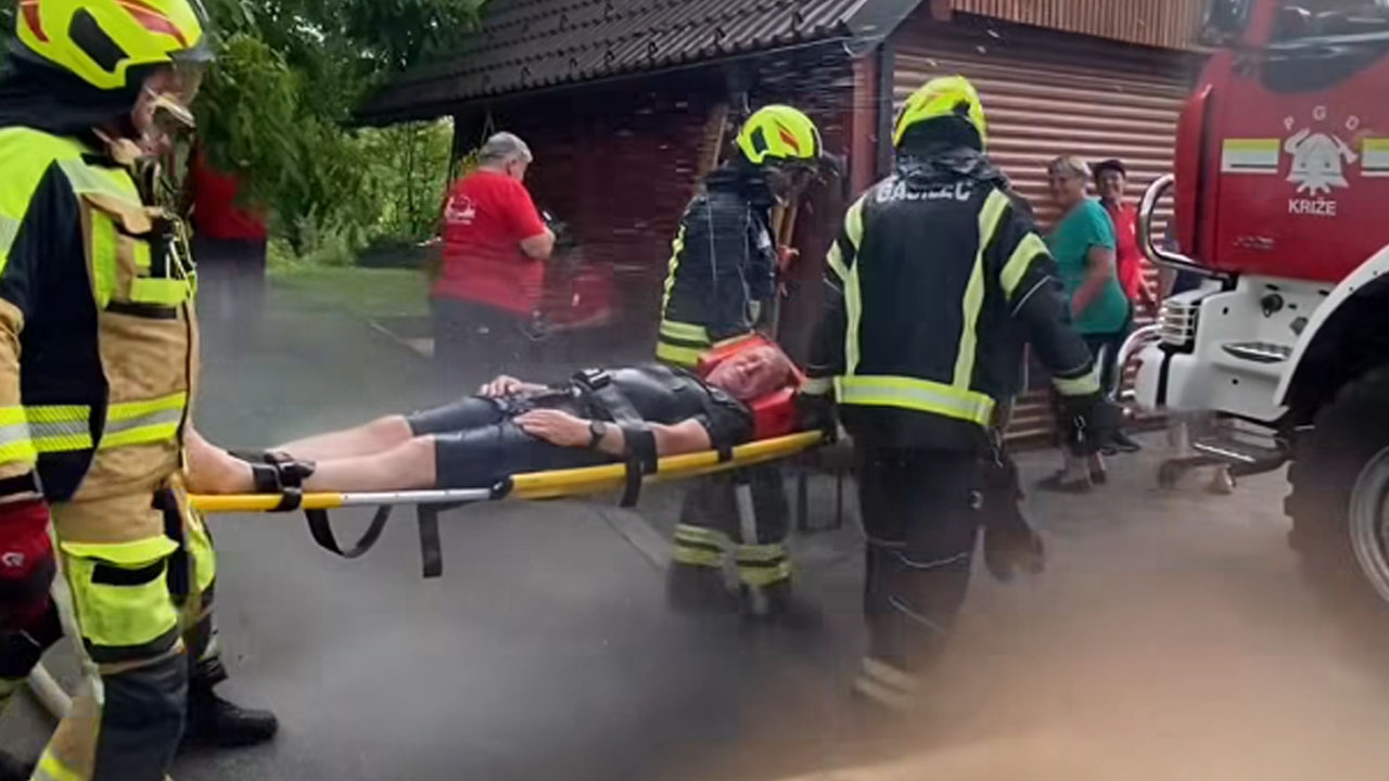 Nekdanji poveljnik PGD Križe ob 60. rojstnem dnevu doživel vodni krst gasilcev