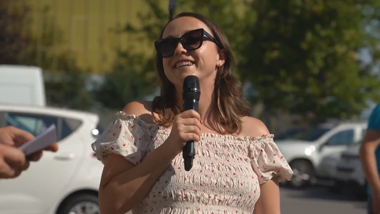 Anja Ramšak pod srcem nosi deklico