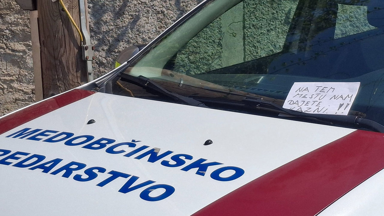 Redarji na Bledu izvajajo nadzor javnih površin