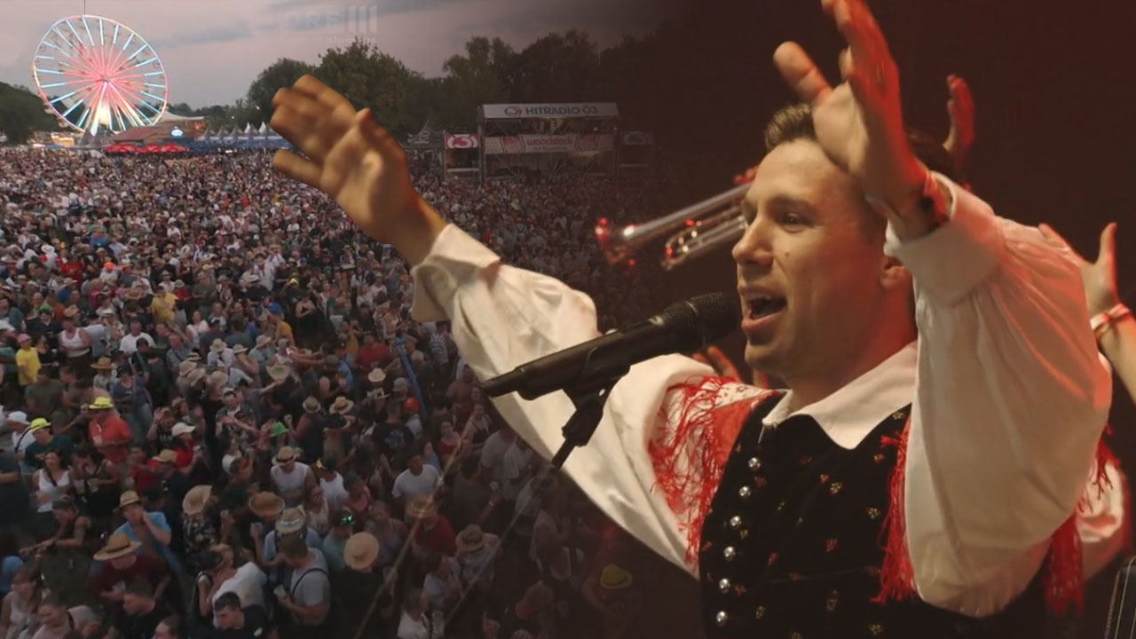 Ansambel Saša Avsenika med nastopom na festivalu Woodstock der Blasmusik pred večtisočglavo množico