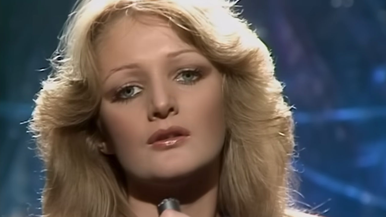 Bonnie Tyler med enim izmed nastopov v času največje svetovne slave