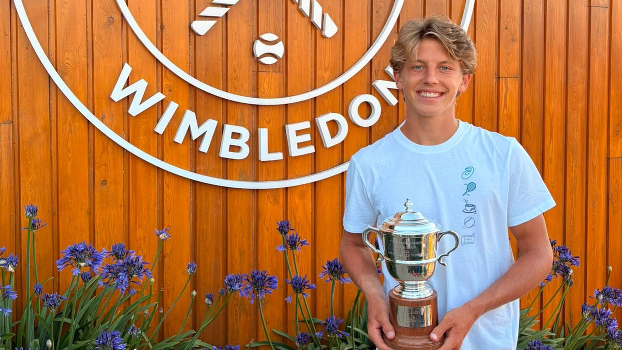 Žiga Šeško v mladinskih dvojicah osvojil naslov prvaka v Wimbledonu