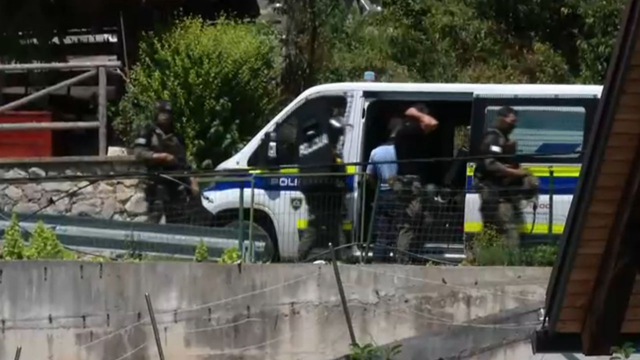 Policijska akcija na območju Moravč, moški ustrelil nekdanjo ženo in sodil še sebi