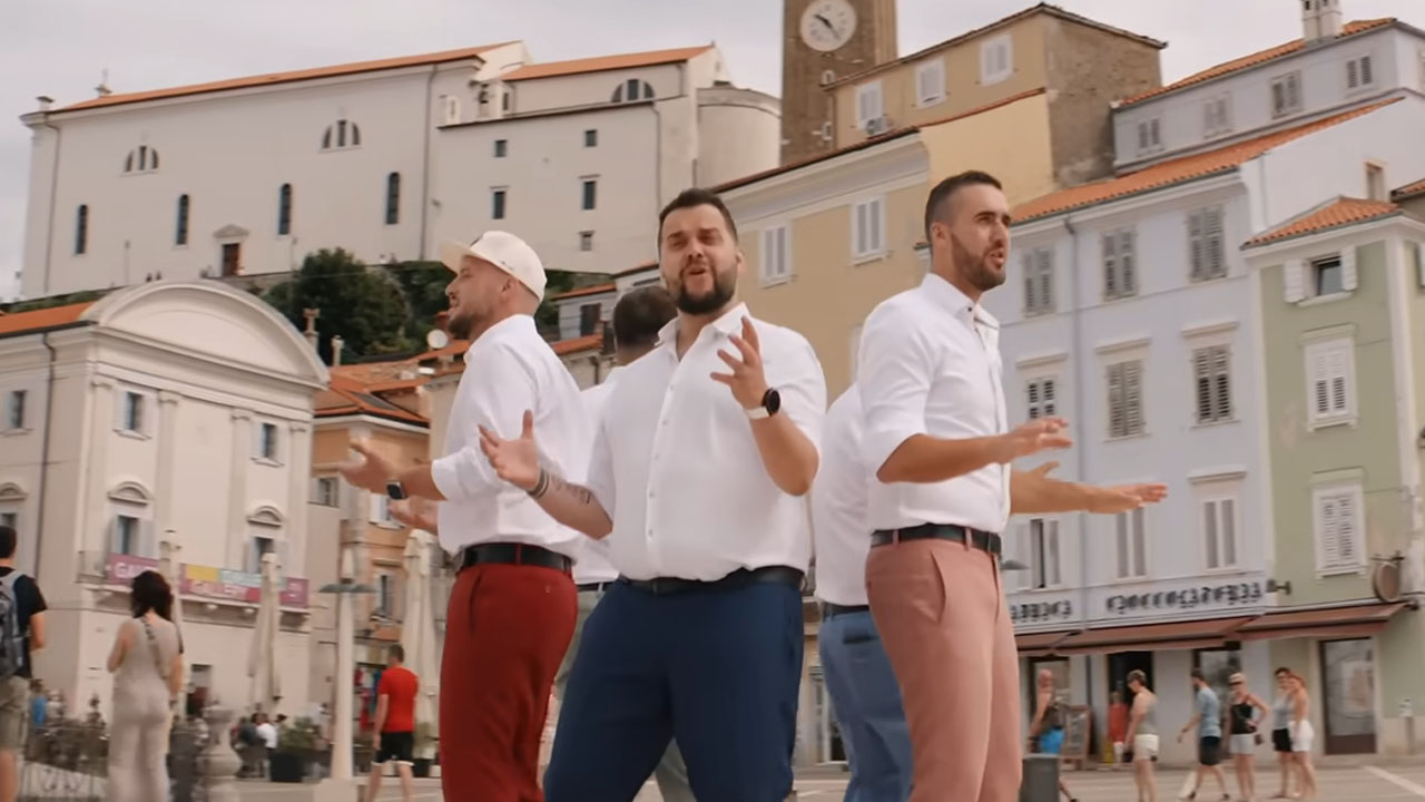 Morje mi – videospot skupine IL Divji, posnet v Piranu, pripoveduje zgodbo o spominih, družini in minljivosti