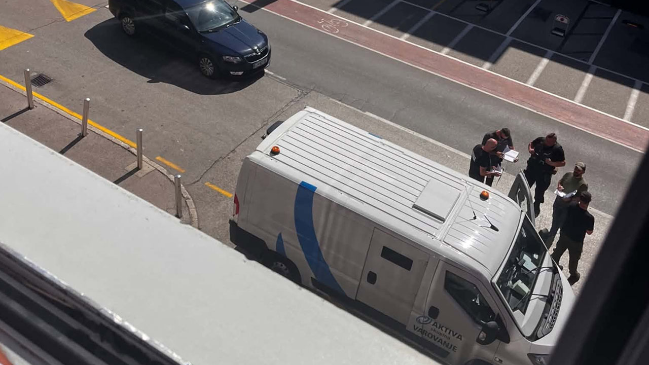 Policisti v BTC Ljubljana po ropu vozila Aktiva varovanje za prevoz denarja
