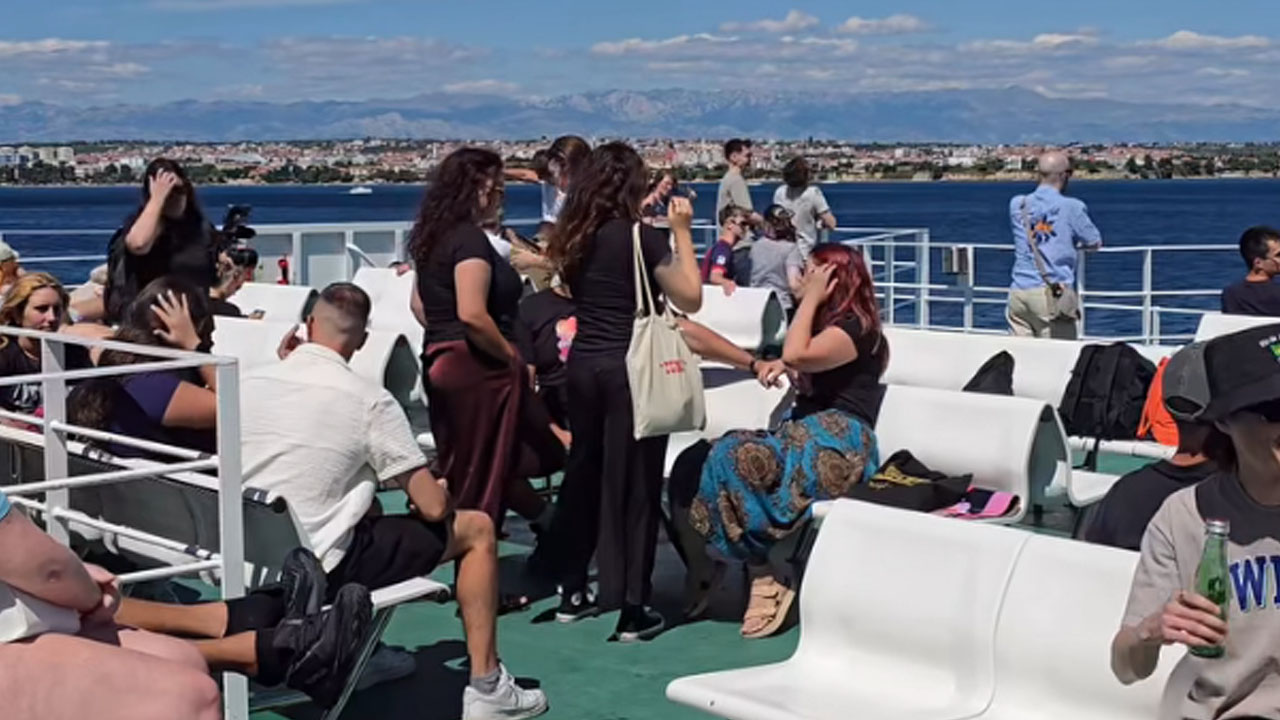 A cappella flash mob skupine A.K.A. Crescendo na trajektu Jadrolinije