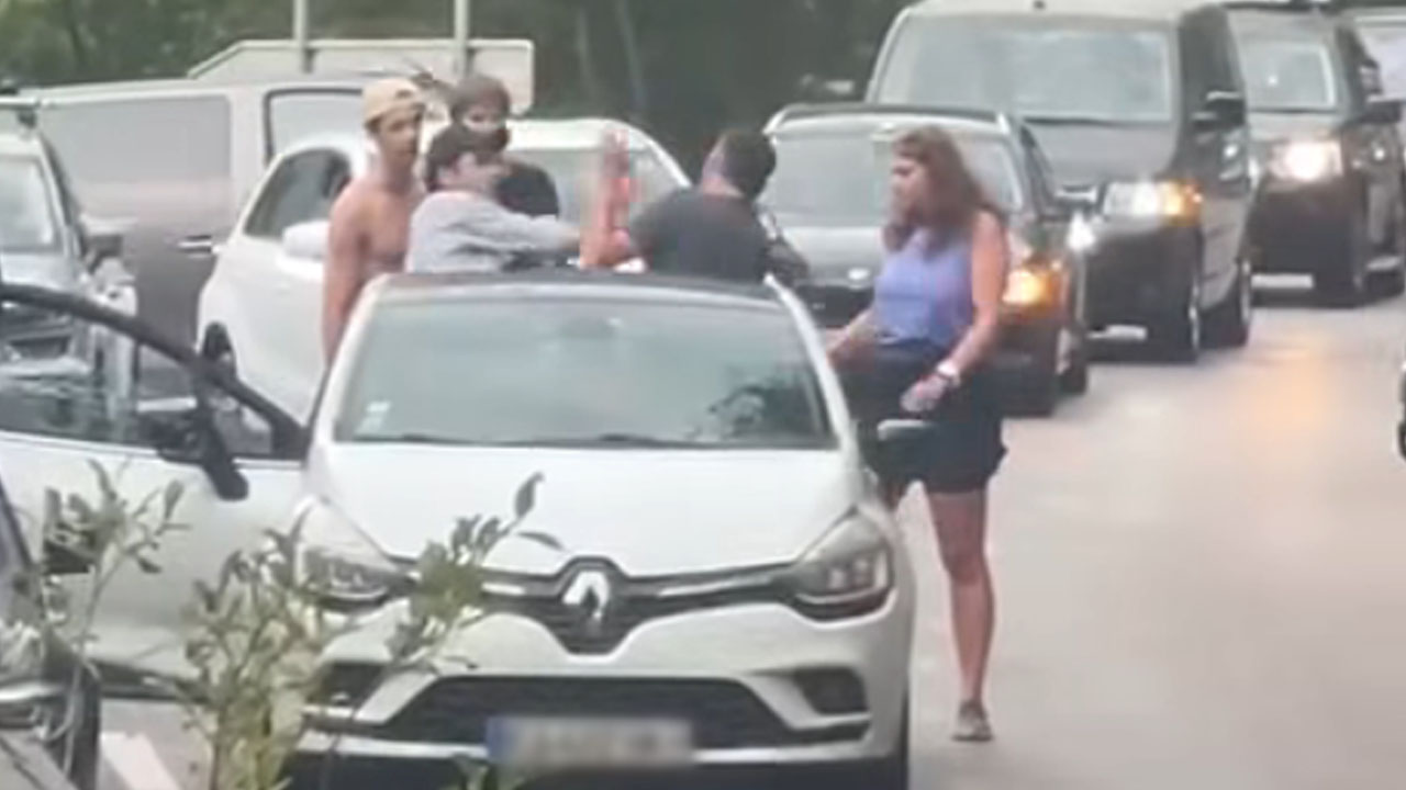 Turisti v Lepeni fizično obračunali zaradi gneče