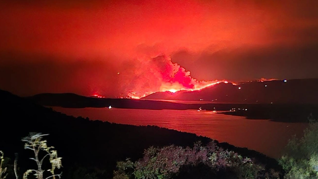 Nočno gašenje gozdnega požara na otoku Brač