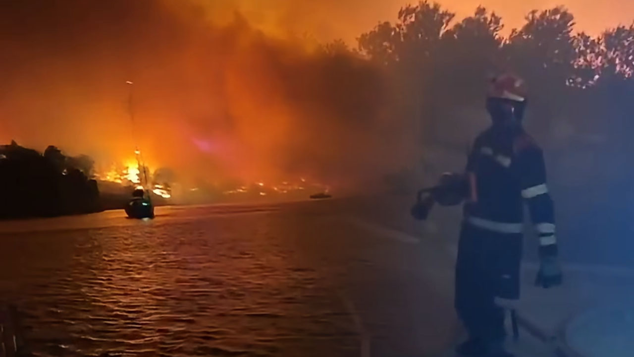 Obsežen požar sredi noči na otoku Brač, evakuirali del mesta