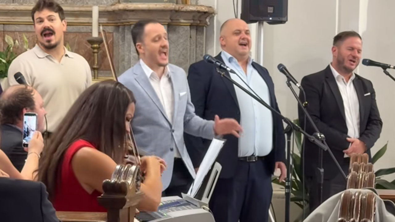 Na poroki paru zapeli Modrijani, Kvatropirci in Hermina Matjašič Veber