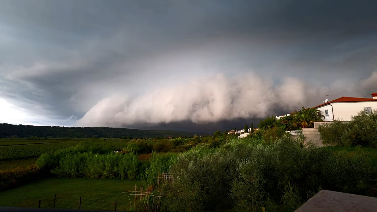 Prihod jutranje nevihte v Sečovlje