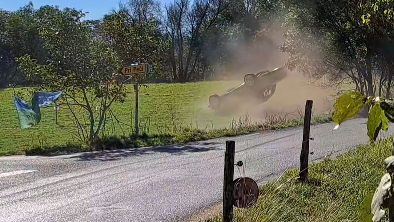 Trenutek nesreče madžarskega voznika Arnolda Pappa na 14. Rally Nova Gorica