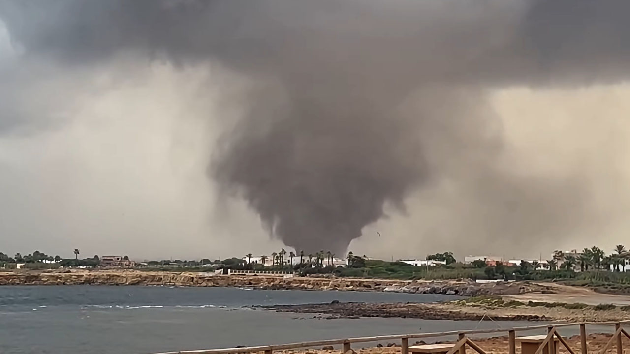 Tornado na zahodni Siciliji pri Marsali in Petrosinu