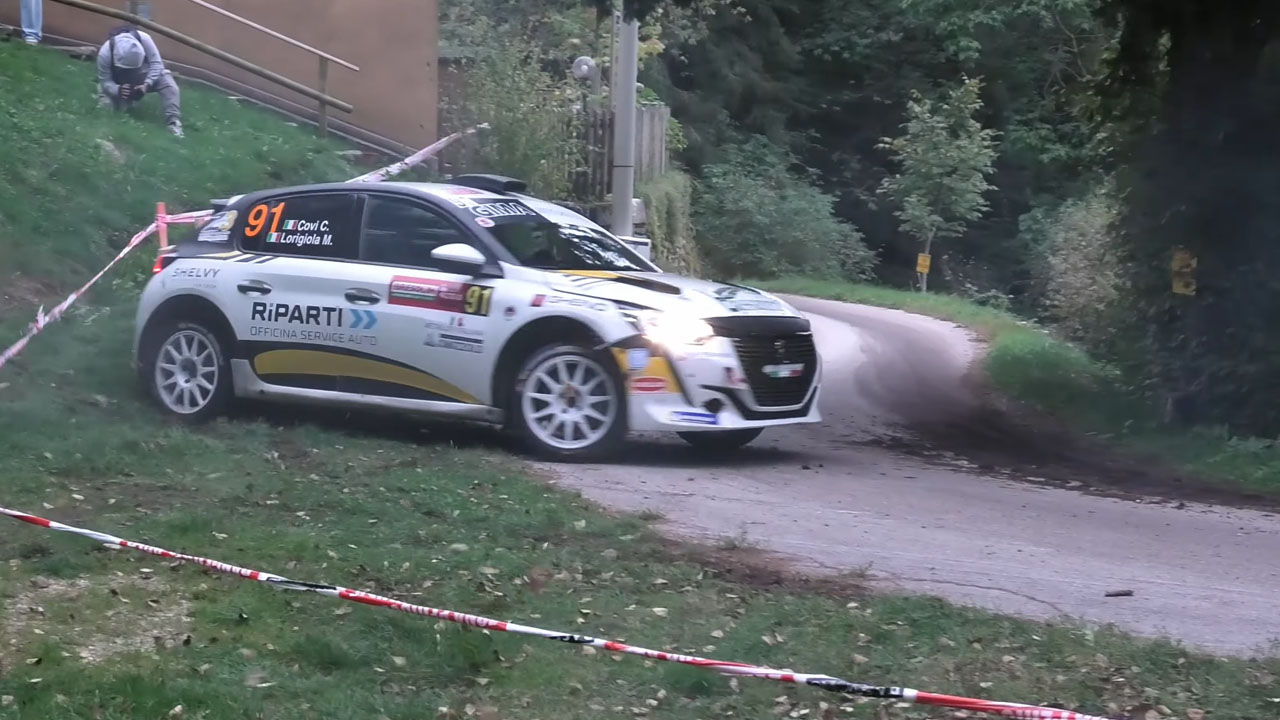 Carlo Covi v dirkalniku Peugeot 208 Rally4