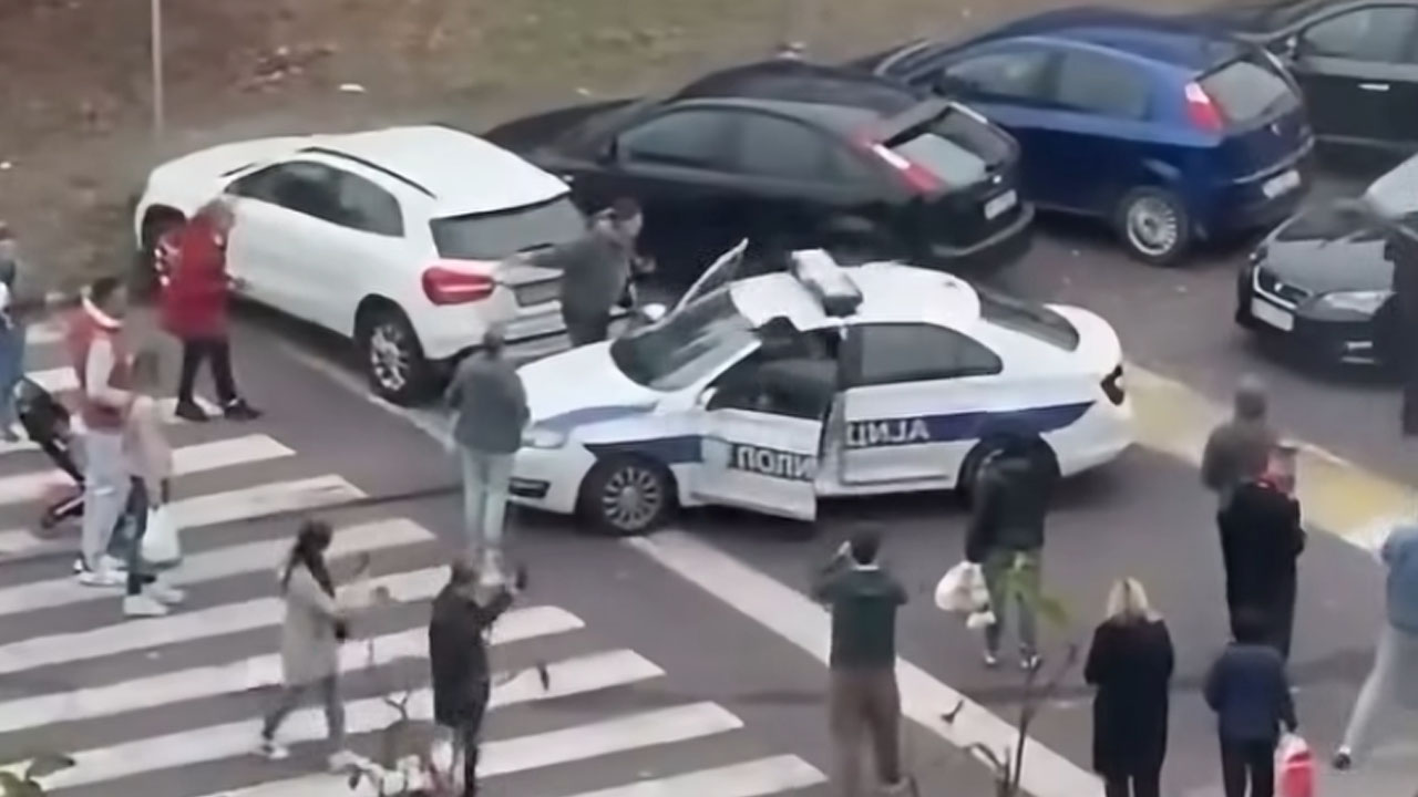 Moški v Beogradu zbežal iz policijskega vozila